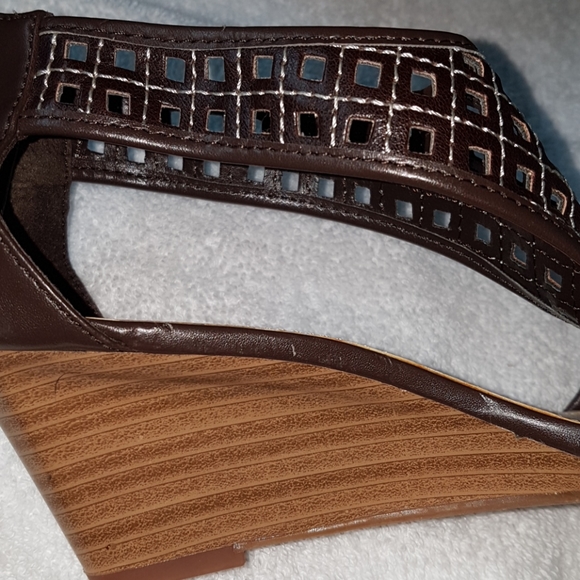 Size 7 Nine and Co. By Nine West wedge sandal - Picture 7 of 7